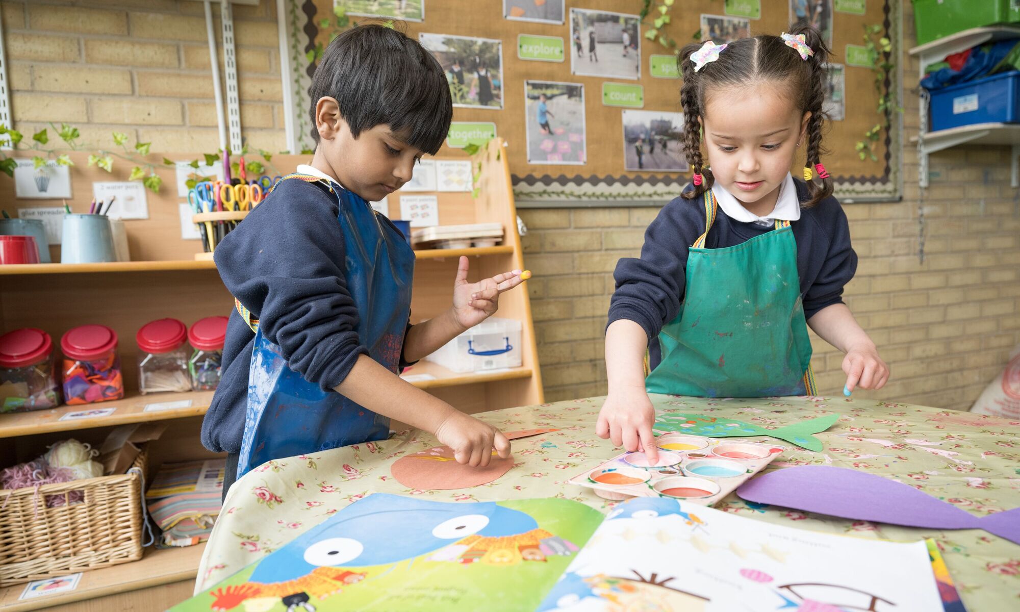 Byron Primary School - pupils in art class